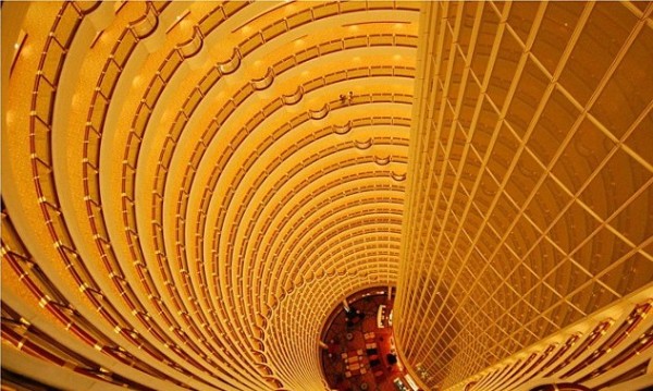 مبنى Jin Mao فى شنغهاى بالصين والمبنى مكون من 88 طابقاً وهذا العدد مقصود لان وتبعاً للثقافة الصينية فان الرقم ثمانية يرمز الى الخير والرخاء