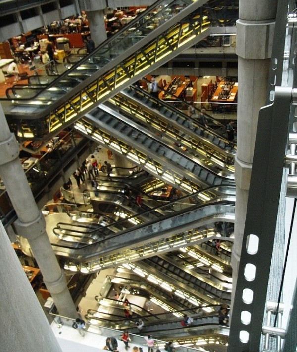 حتى صور السلالم الكهربائية المتحركة فى “Lloyds ” بلندن استطاعوا تحويلها الى صورة فائقة الجمال